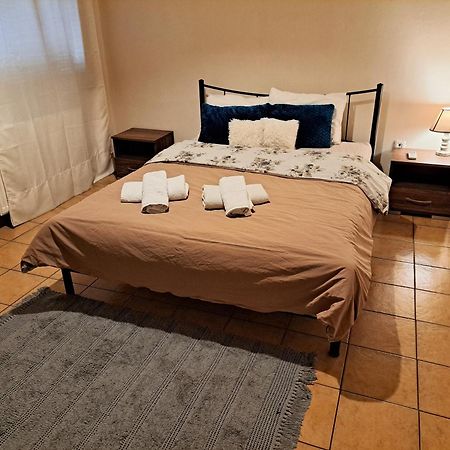 Ferienwohnung House With Yard Subway 5Min Walk Athen Exterior foto